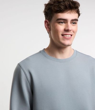 Buzo Deportivo con Etiqueta Aplicada 4