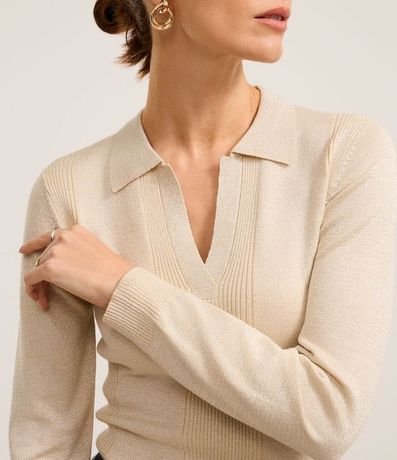 Blusa en Viscosa con Cuello V y Solapa 4