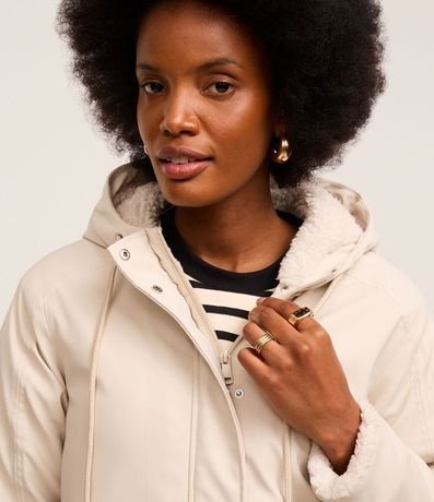 Campera Parka Gomosa en PU con Forro Peluche 4