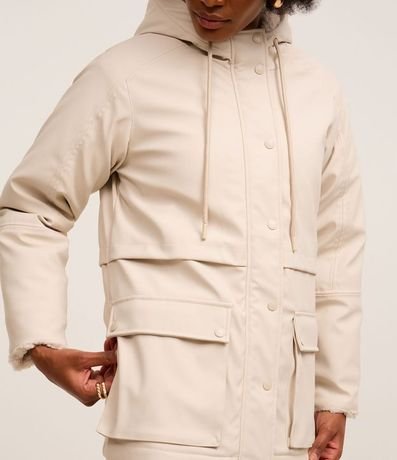 Campera Parka Gomosa en PU con Forro Peluche 5