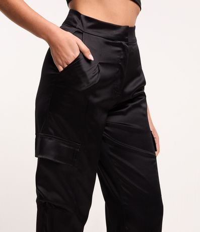 Pantalón Jogger en Satén con Bolsillos Cargo 4