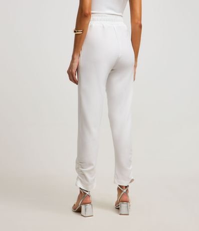 Pantalón Carrot en Crepé con Detalles Fruncidos y Cintura Elástica 4