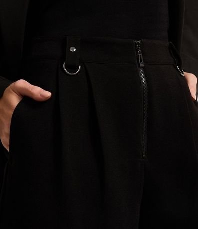 Short Cintura Alta Sastre con Pliegues y Hebillas 4