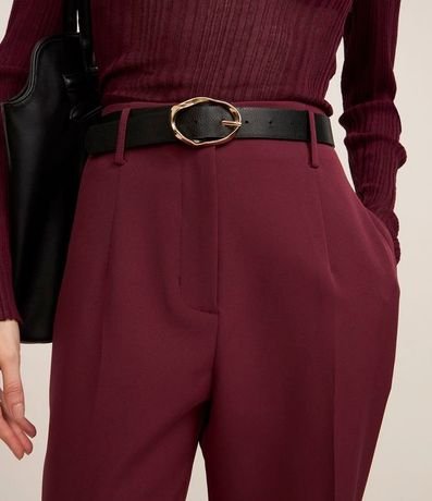 Pantalón Carrot Sastrería con Cinturón Hebilla en Material Sintético 3