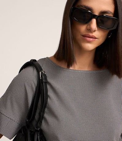 Blusa en Crepé sin Sisa con Estampado Geométrico 3