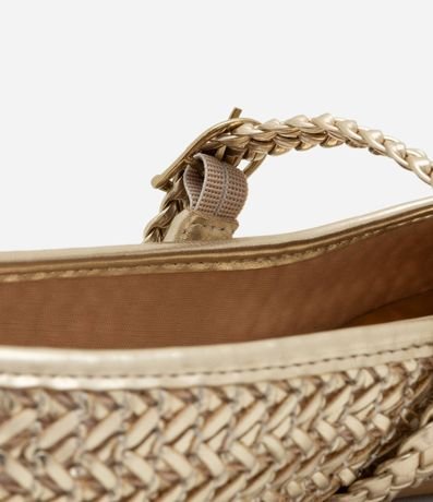 Zapatilla Metalizada con Textura Trenzada y Tira con Hebilla 4