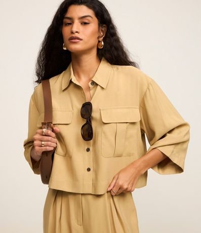 Camisa en Viscosa con Botones y Bolsillos Delanteros