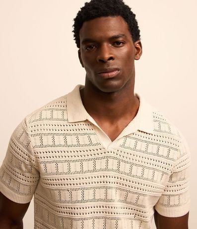 Remera Polo con Textura Patchwork y Cuello en V 3