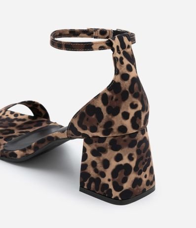 Sandalia con Taco Bloque Puntera Cuadrada y Estampa Animal Print 3