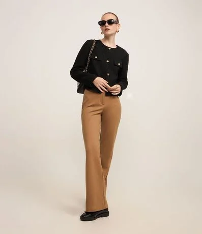 Pantalón Flare en Ponto Roma con Bolsillos de Solapa