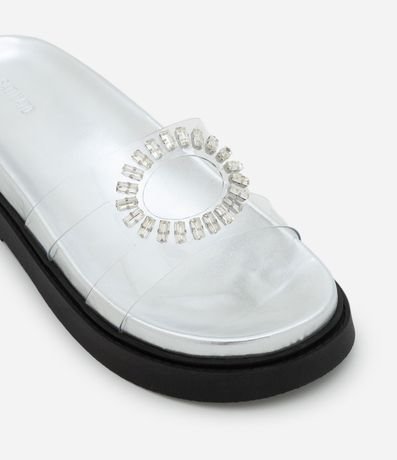 Sandalia Plana con Parte Superior en Vinil y Enfeite de Pedrería 4