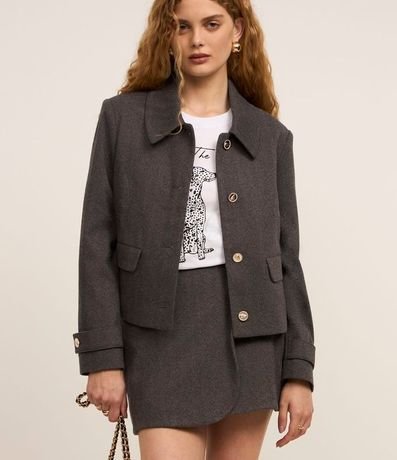 Chaqueta en Tweed con Textura y Botones Contrastantes