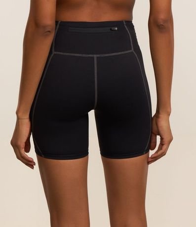Bermuda Deportiva en Microfibra con Detalle de Costuras y Bolsillo con Cremallera 3