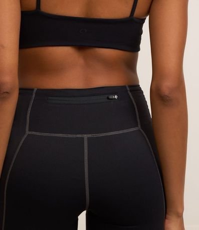 Bermuda Deportiva en Microfibra con Detalle de Costuras y Bolsillo con Cremallera 4