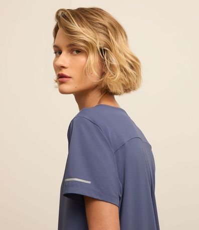 Remera Deportiva Texturizada con Detalle Reflectante 3