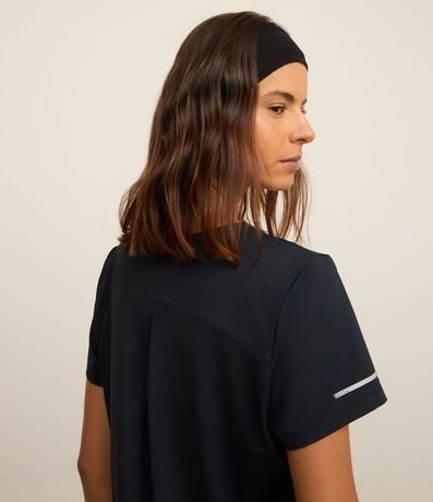 Remera Deportiva Texturizada con Detalle Reflectante 3