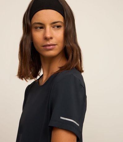 Remera Deportiva Texturizada con Detalle Reflectante 4