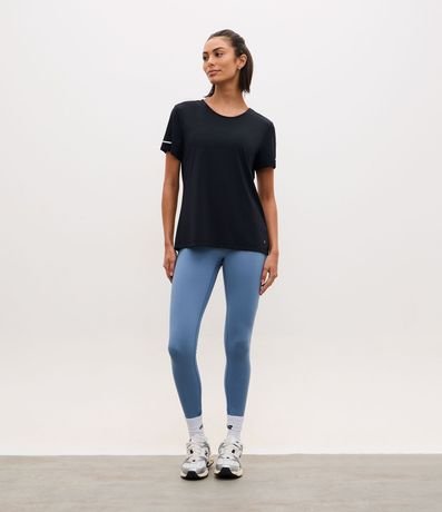 Remera Deportiva Texturizada con Detalle Reflectante 3