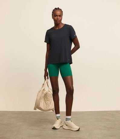 Remera Deportiva Texturizada con Detalle Reflectante 3