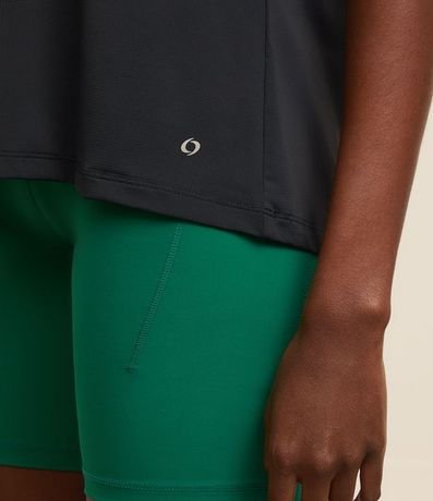 Remera Deportiva Texturizada con Detalle Reflectante 4