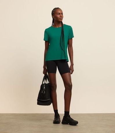 Remera Deportiva Texturizada con Detalle Reflectante 4