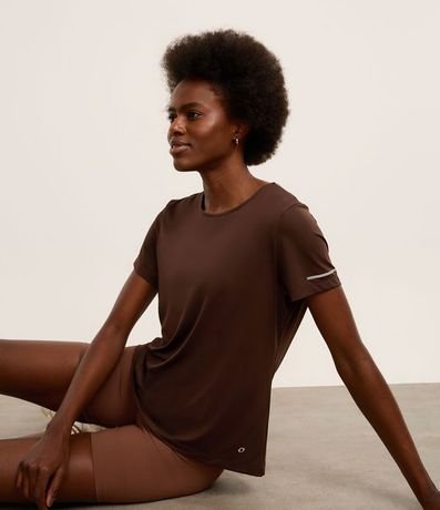 Remera Deportiva Texturizada con Detalle Reflectante