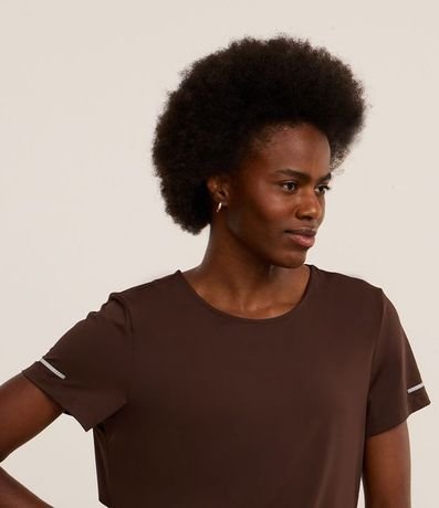 Remera Deportiva Texturizada con Detalle Reflectante 2