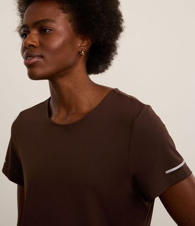 Remera Deportiva Texturizada con Detalle Reflectante 4