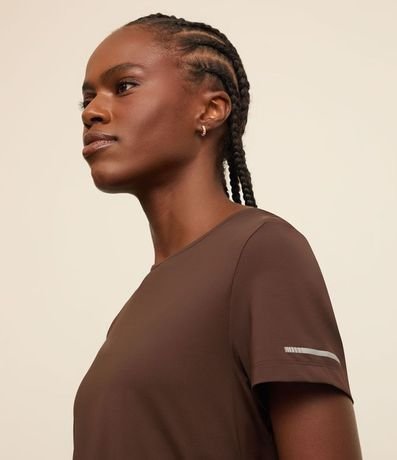 Remera Deportiva Texturizada con Detalle Reflectante 4
