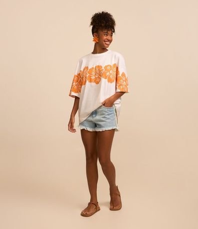 Short Tiro Alto en Jean con Bordado Lateral de Tucane