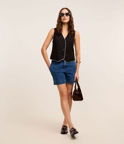 Bermuda Jeans con Botón Diferenciado y Bolsillo