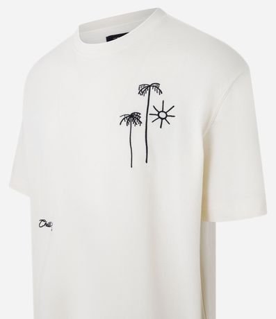 Remera Relaxed con Textura y Estampa Bordada de Cocoteros y Sol 5