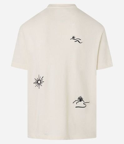 Remera Relaxed con Textura y Estampa Bordada de Cocoteros y Sol 7
