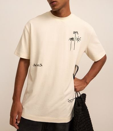 Remera Relaxed con Textura y Estampa Bordada de Cocoteros y Sol 3