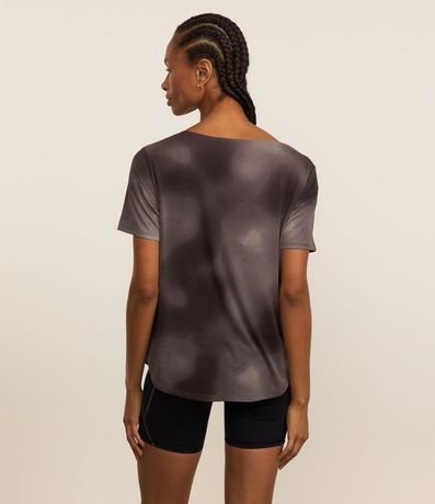 Remera en Microfibra Estampa Manchada 3