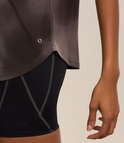 Remera en Microfibra Estampa Manchada 5