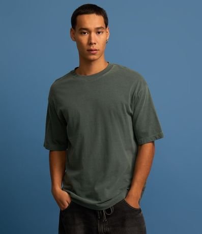 Remera Boxy en Media Malla Desteñida con Cuello Alto 4