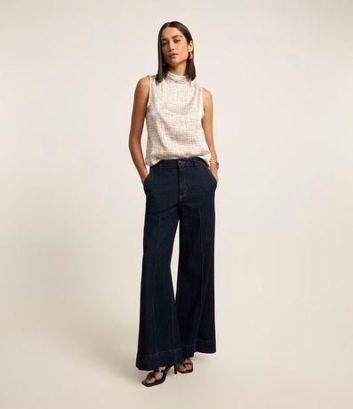 Blusa Satinada con Cuello Alto Drapeado y Estampado Geométrico 2