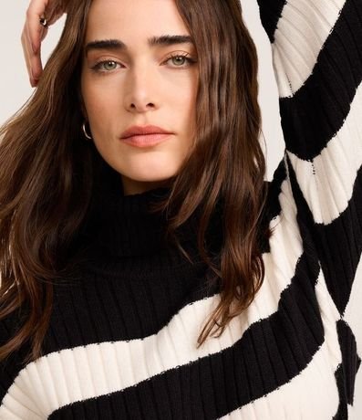 Suéter Punto con Cuello Alto y Estampa Rayada 4