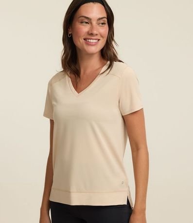 Remera Deportiva en Microfibra Escote V