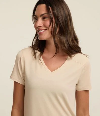 Remera Deportiva en Microfibra Escote V 3