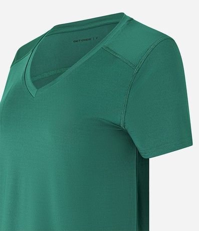 Remera Deportiva en Microfibra Escote V 7