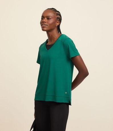 Remera Deportiva en Microfibra Escote V