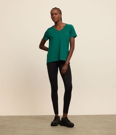 Remera Deportiva en Microfibra Escote V 2