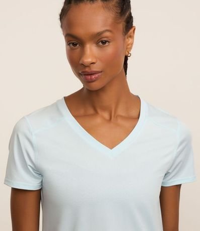 Remera Deportiva en Microfibra Escote V 1