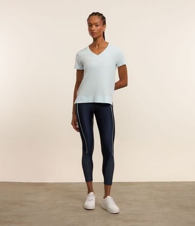 Remera Deportiva en Microfibra Escote V 4