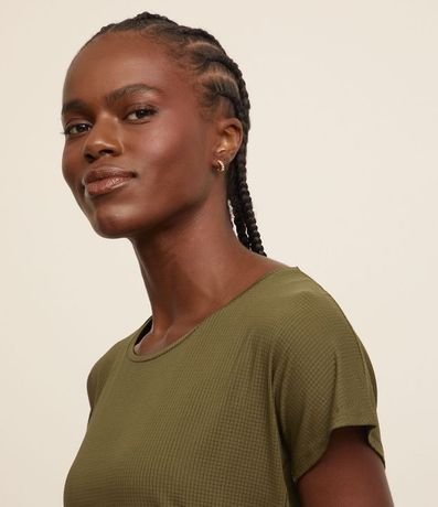 Remera en Microfibra con Escote Redondo 2