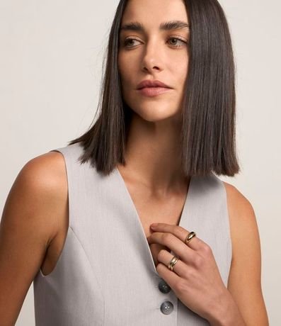 Chaleco en Sastrería con Escote V y Botones Duplos 3