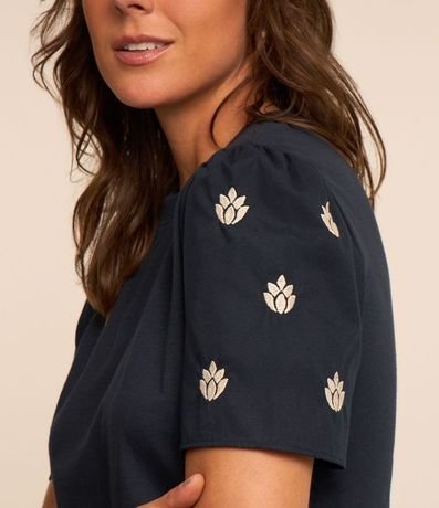 Blusa con Manga Abullonada y Bordado Floral 3