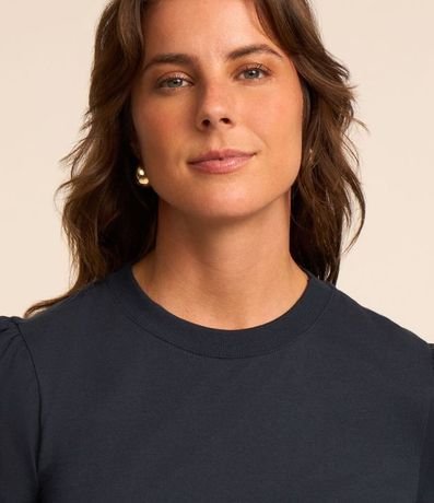 Blusa con Manga Abullonada y Bordado Floral 4